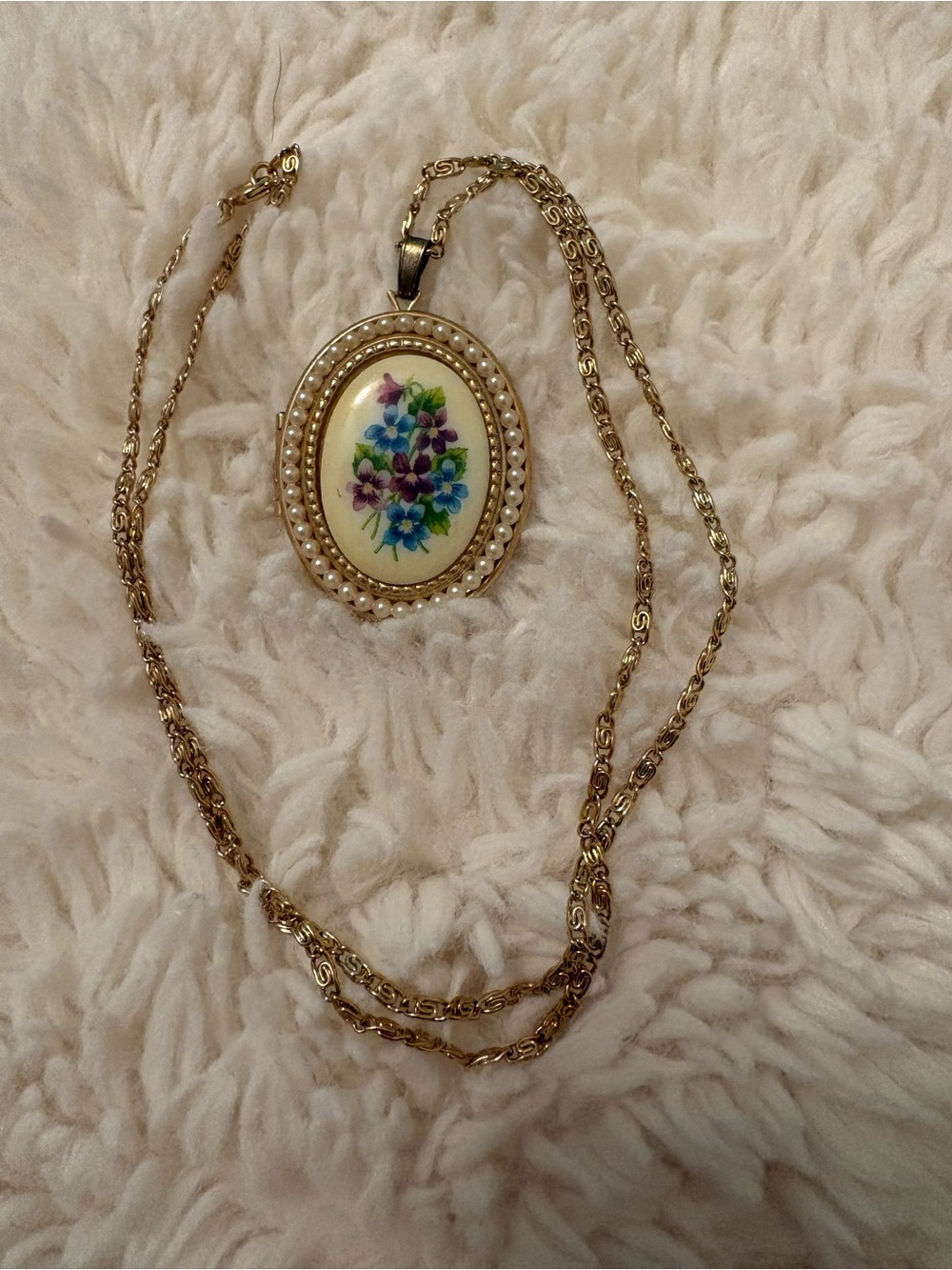 Vintage 1973 Avon Sweet Violets Locket Necklace Faux Pearl Floral Porcelain